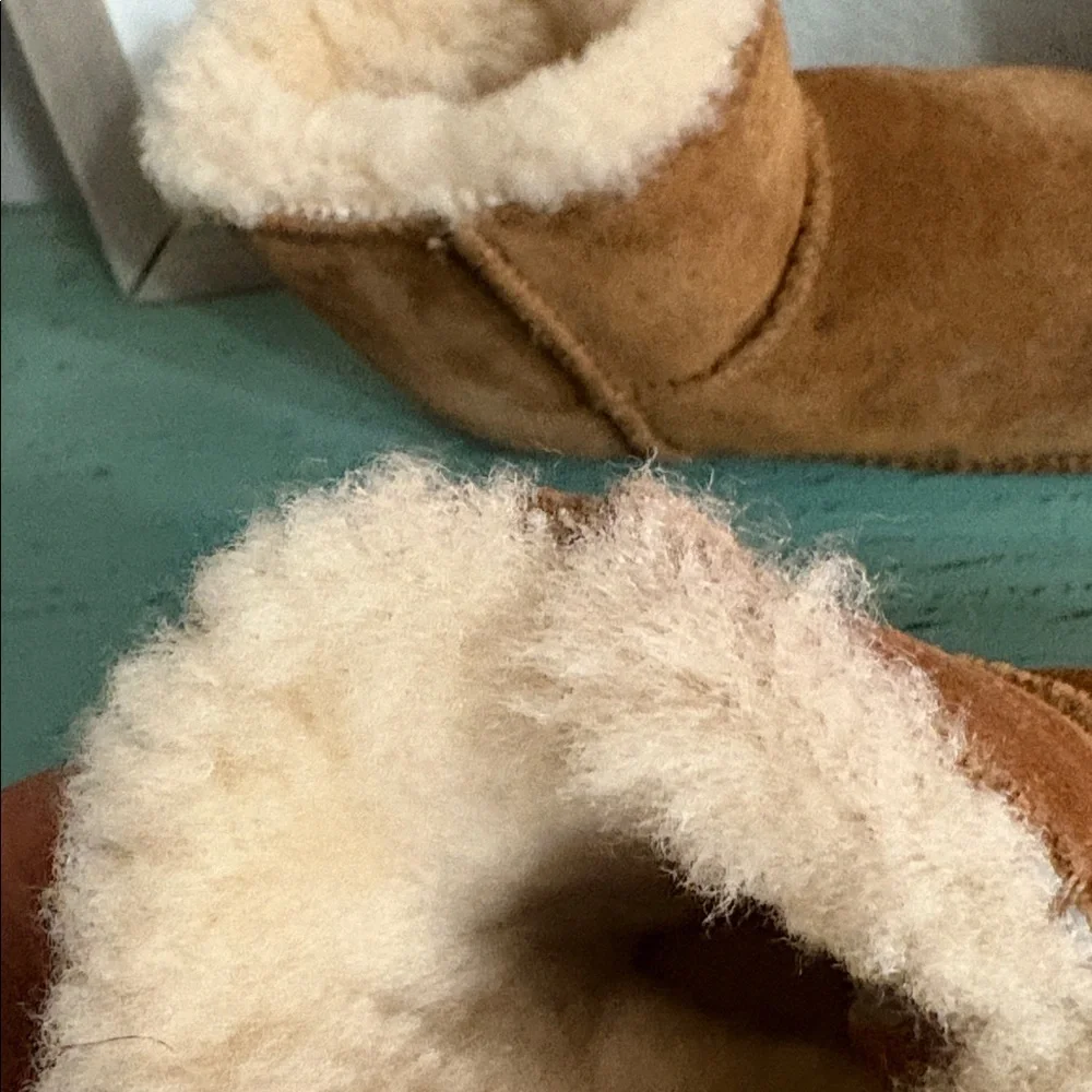 UGG Tan Suede Baby Booties SZ M Box 132